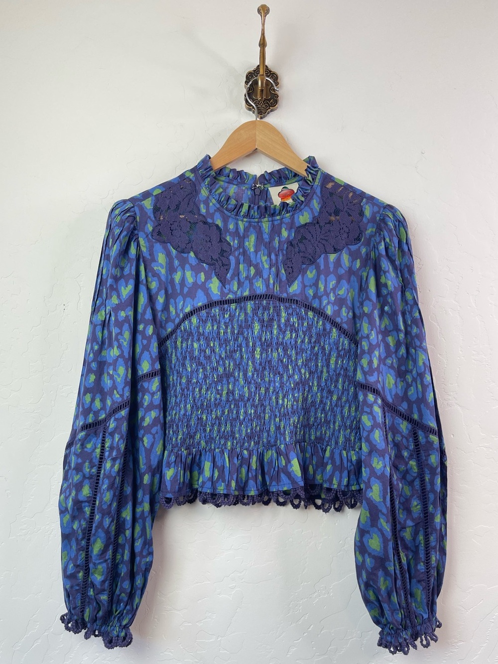Farm Rio Leopard Pop Smocked Peplum Blouse Long Puff Sleeve Boho Top Size Medium - Picture 2 of 16